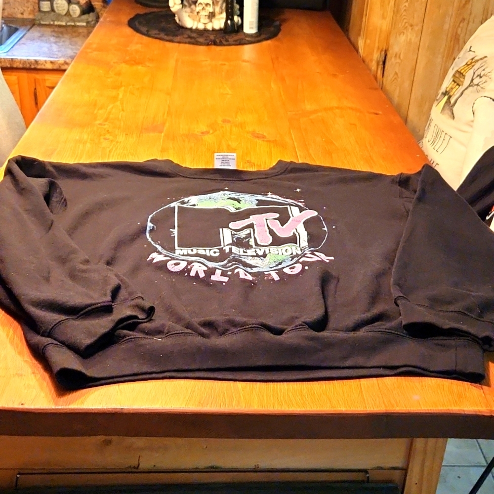 MTV crew neck sweatshirt size XL